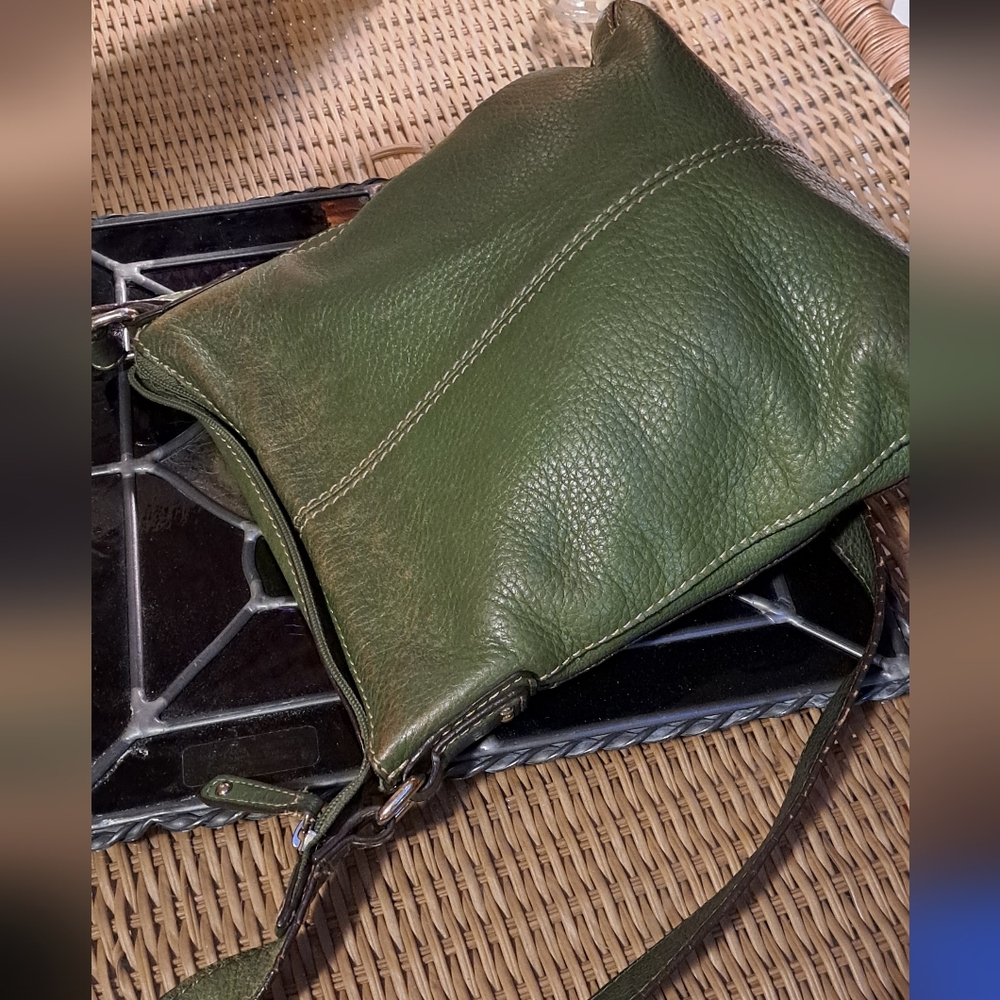 Green Leather Fossil Crossbody Bag. Like New Condition. CLOSING SALE! - Picture 2 of 11